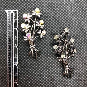 2 rhinestone flower pins